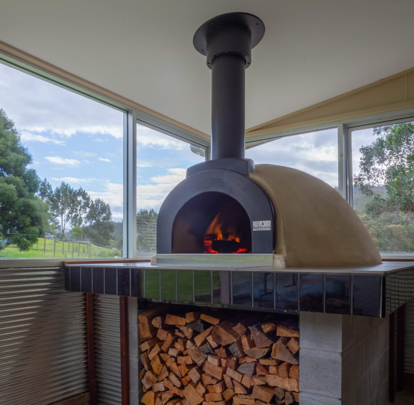 Choosing the Best Wood for Pizza Ovens